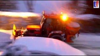 SNOW PLOUGH ACTION  Winterdienst mit Minitraktor  170113 [upl. by Harrad740]