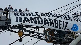 UHaft für KohlebaggerBesetzen Ende Gelände Aktivistinnen protestieren gegen Kohleabbau [upl. by Vin]