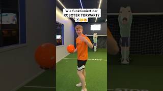 Wie funktioniert der ROBOTER TORWART 🤔⚽️😱 shorts jannikfreestyle [upl. by Rikki79]