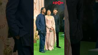 Athiya Shetty tells brother Ahaan to POSE with her amp KL Rahul at AnantRadhikas Aashirwad ceremony [upl. by Sager]