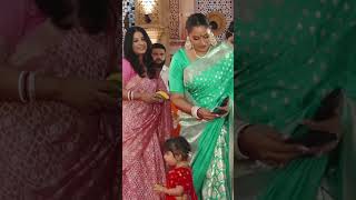 Bipasha Basu daughter Devi VIRAL moment from Durga Puja bipashabasu devi durgapuja [upl. by Gabor136]