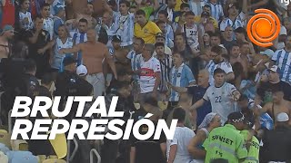 GRAVES INCIDENTES EN EL MARACANÁ entre la policía y la hinchada el partido se demoró 20 minutos [upl. by Neened]