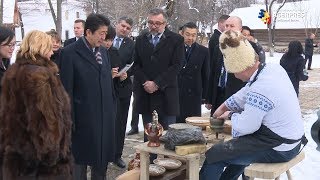 Premierul Japoniei Shinzo Abe a vizitat Muzeul Satului [upl. by Neeluj]