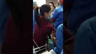 Fight breaks out between Nursing Officer and Senior Doctor at AIIMS Rishikesh aiimsrishikesh aiims [upl. by Goldman]