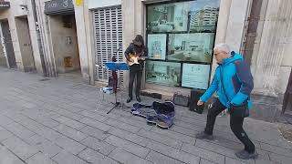 Guitarrista callejero VitoriaGasteiz😀🎩🎸 [upl. by Housum865]