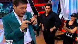 Showmatch 2010  Marcelo quiere regalarle algo a la novia de Tito [upl. by Anoet]