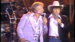 Kenny Rogers amp Mac Davis  Hard To Be Humble LIVE [upl. by Savill]