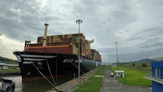 Buque con más de 17000 contenedores bate récord en canal de Panamá  AFP [upl. by Stephana44]