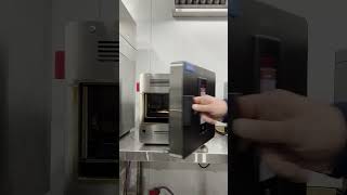 ¡Empanadas listas en minutos con el Horno de Cocción Acelerada Mychef QUICK [upl. by Kant951]