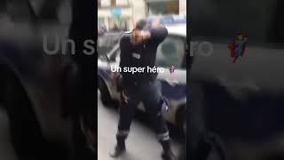 Les policiers sont des super héros 2 [upl. by Innattirb]