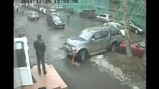 NEW scary car accident in RussiaToyota Rav4 kamikaze crashДТП aвария [upl. by Nireil754]