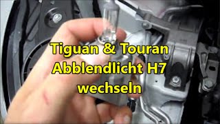 Anleitung Tiguan Touran Abblendlicht H7 Glühlampe Lampe wechseln tauschen ersetzen change dim light [upl. by Jacobo]