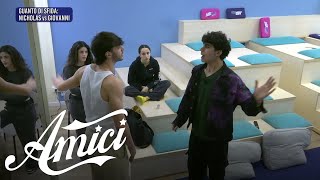 Amici 23  La discussione tra Nicholas e Giovanni sui guanti di sfida [upl. by Gudrin143]