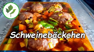 Geschmorte Schweinebäckchen in Rotweinsoße  Omas Rezept [upl. by Asila]