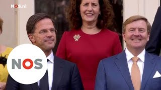 BORDESVIDEO De koning en de ministers van het nieuwe kabinet Rutte III op de trappen [upl. by Darcie]