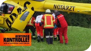 Schwerer Verkehrsunfall Luftrettung mit Rettungshubschrauber  Achtung Kontrolle  kabel eins [upl. by Eiramnaej]