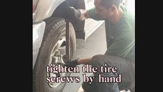 Cara kedua ketatkan skrew tayar guna tangan  The second way is to tighten the tire screws by hand [upl. by Niveb]