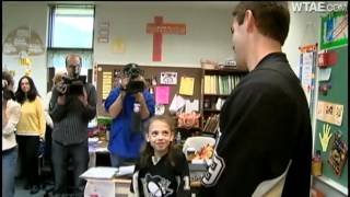 Murrysville girl takes Penguins player to school [upl. by Ovatsug]