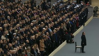 Aux Invalides hommage aux victimes du 13 novembre [upl. by Enohpesrep]