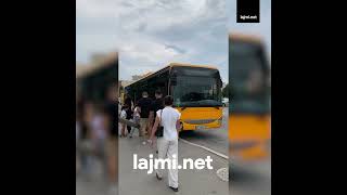 Autobusit në Prishtinë quotsi del bollquot asfalti hipën mbi trotuar e godet banderin [upl. by Berkman]