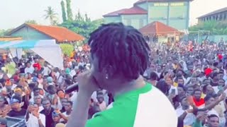 Kweku Smoke goes crazy with the fans at Agona Swedru [upl. by Avahc]