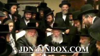 Gerrer Rebbe visits Munkatcher rebbe in NY Cheshvan 5770 [upl. by Rodge862]