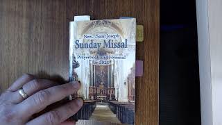 How to use the New Saint Joseph Sunday Missal Prayerbook and Hymnal during holy Mass brief video [upl. by Waldron]