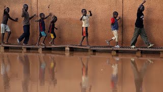 Inondations au Niger  le village de NDounga Tarey dévasté et Niamey isolé [upl. by See]