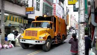 Müllwagen in Taiwan  Taiwanese Garbage Truck [upl. by Anrak]