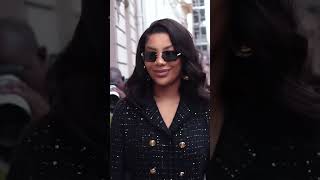 LUDMILLA para ao desfile da grife italiana Giambattista Valli em Paris [upl. by Anaehs367]