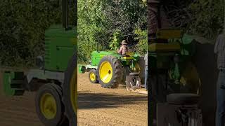 John Deere G pulls it out the gate at Hale Missourifarming horsepowerJohn Deere [upl. by Kimmi]