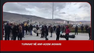 Pritja e bashkatdhetarëve me tupana e valle në Aeroportin e Prishtinës [upl. by Nibuz]