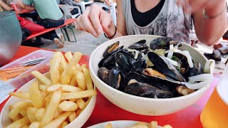 Bonnes affaires marchandage et moulesfrites  top départ de la grande braderie de Lille [upl. by Vaden514]