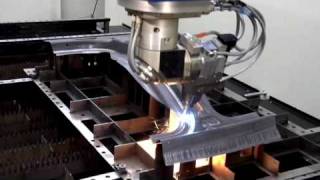 TRUMPF Lasersysteme TruLaser Cell Serie 7000  TruLaser Cell 7040 in Aktion [upl. by Rehpotsirhk]