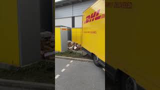 DHL Mitarbeiter schmeißt Amazonpakete an Packstation Scherben bringen Glück Kunde ist König [upl. by Willock]