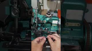 Como passar a linha na máquina de costura overlock parte 1 [upl. by Ylsel]