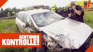 Unfall auf Autobahn Auto rast über Leitplanke amp überschlägt sich  Achtung Kontrolle  Kabel Eins [upl. by Amirak]