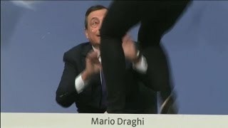 Draghi aggredito da una manifestante Bce dittaturaNUDE NEWS [upl. by Damas]