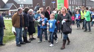 VIDEO Avondvierdaagse Wezep defilé 30 05 2013 [upl. by Wiburg]