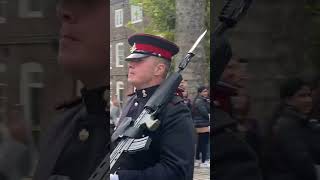 Tower of London little guard salutes and joins march [upl. by Amehsyt834]