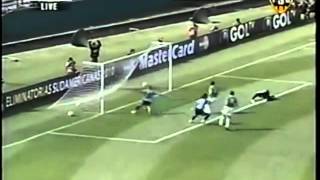 Primer gol de Luis Suárez en la selección uruguaya [upl. by Naloc]