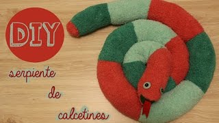 Peluche Serpiente hecha de calcetines manualidad express DIY fácil [upl. by Saltsman564]