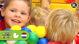 DEZE VUIST OP DEZE VUIST  Kinderliedjes  Kinderdagverblijf  Minidisco [upl. by Theron]