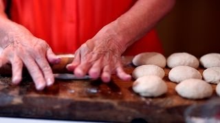 How to Make Flour Tortillas Como Hacer Tortillas de Harina  Muy Bueno [upl. by Sheply]