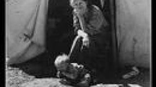 Rare Singer Julia Gerity  Sittin On A Rubbish Can 1931 [upl. by Lramaj]