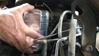 CHANGING DIESEL FUEL FILTER 1988 GMC 62 DIESEL VAN [upl. by Dianne251]