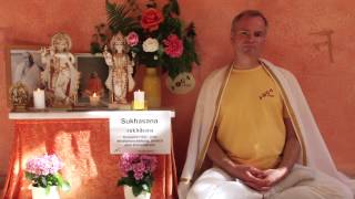 Sukhasana  Angenehme Meditations Sitzhaltung – Hatha Yoga Wörterbuch [upl. by Chavez]