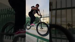 Tecnico 🔥🔥Axl Rdz bmx bmxtorreon bmxstreet [upl. by Akeme]