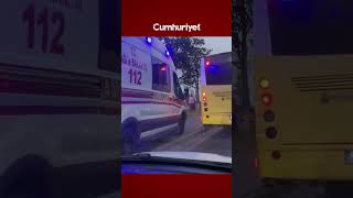 Trafikte ilerleyemeyen ambulans kaldırımdan gitmek zorunda kaldı [upl. by Egon]