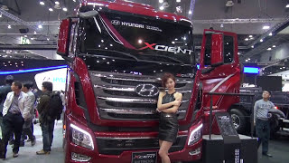 2013 new hyundai trago xcient tractor 서울모터쇼 현대트라고 엑시언트 트랙터 [upl. by Haida210]